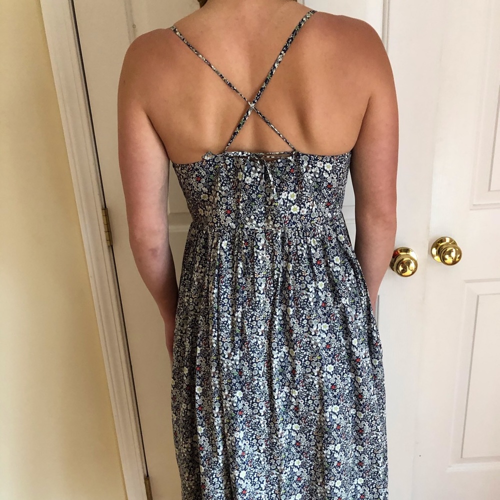 Floral dress with pockets!